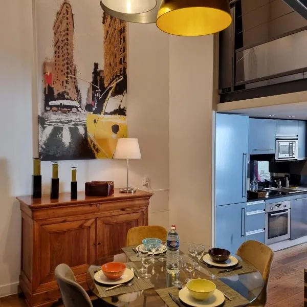 Duplex Chic Climatisé avec terrasse proche Comédie, hotel a Montpeller