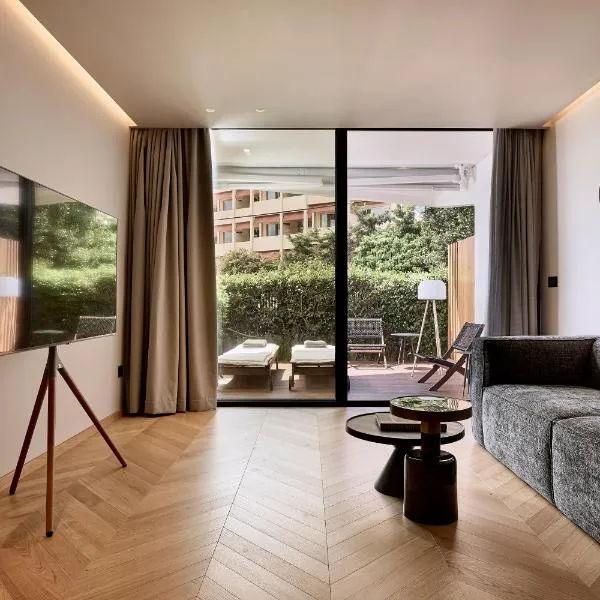 Cama Luxury Suites Kavouri, hotel in Athens