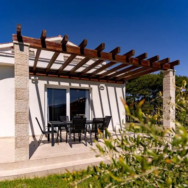 Villa Calma, hotel v Rabe