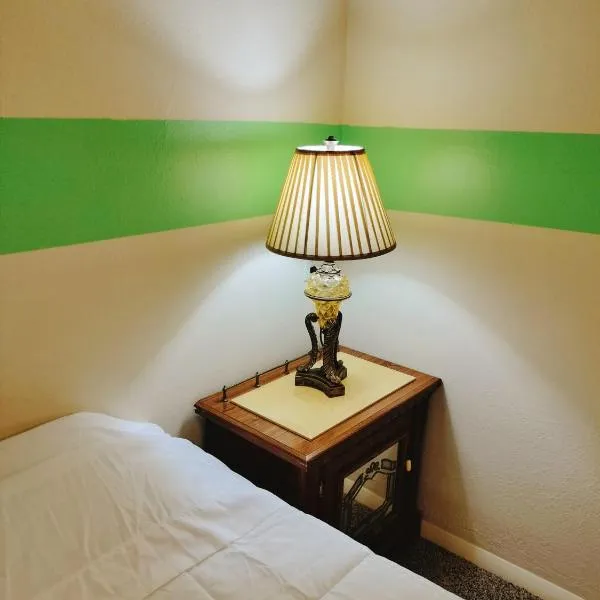 Golden Sunflower's Apt E, hotel in Lawton