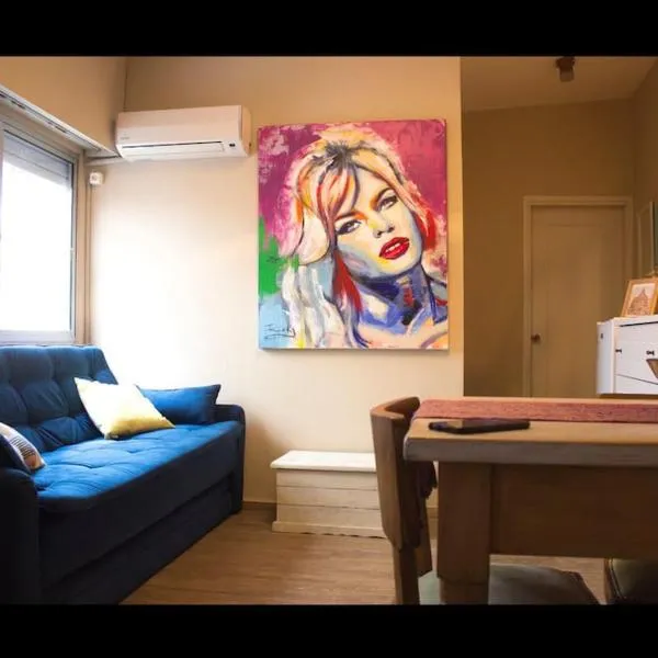 Apartamento independiente en alquiler En casa de familia, hotel in Montevideo