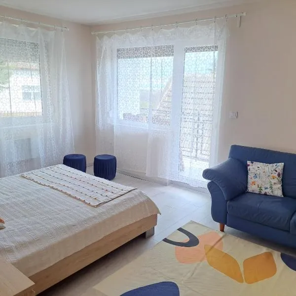 Corner Vendégház - Zánka, hotel v destinaci Zánka