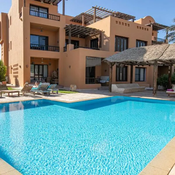 Stylish 2BR Condo in El Gouna I Pool & Beach Access, hotel a El Gouna