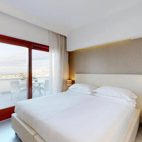 ホテル モンテ サラゴ（Hotel Monte Sarago）、オストゥーニのホテル