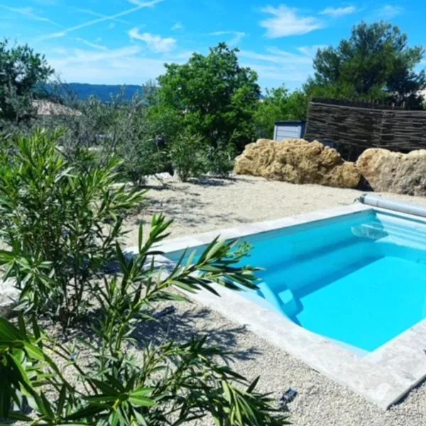 Les jardins de la Gravière à 5 mn de Lourmarin avec piscine privée, hotell sihtkohas Puyvert