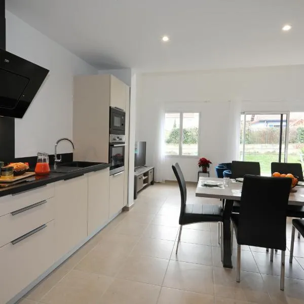 Gîte les gentianes Fleurs des Pyrénées, ξενοδοχείο σε Argelès-Gazost