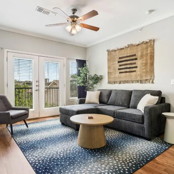 Extremely Comfortable King Beds in Super Cute Apt, hotel u gradu Ostin