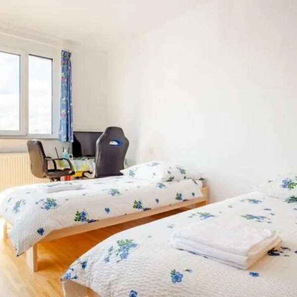 Beautiful room with balcony direction to Messe, hotel v destinaci Hannover