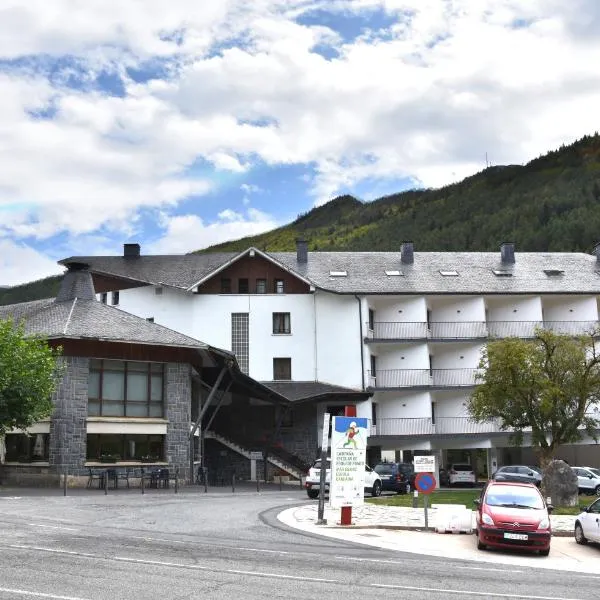 Hotel y Apartamentos SNÖ Isaba, מלון באיסאבה