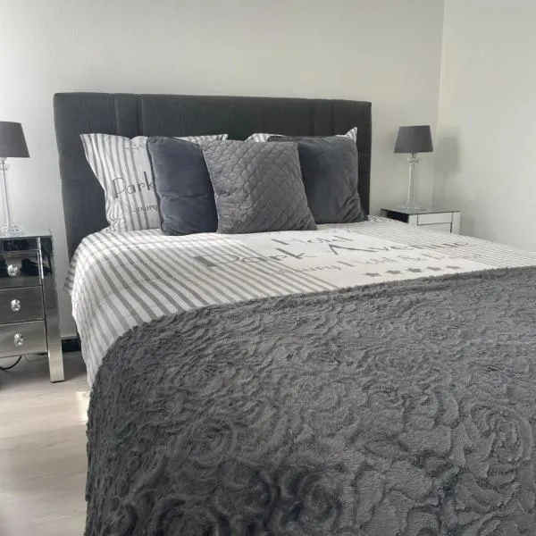 EXECUTIVE DOUBLE ROOM WITH EN-SUITE IN GUEST HOUSE CITY CENTRE r4, hôtel à Luxembourg
