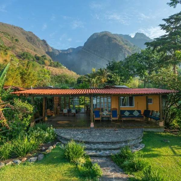 Lake Front Retreat at Los Elementos, hotell sihtkohas Santa Cruz La Laguna