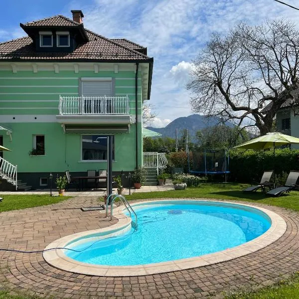 Vila Lesce with heated outdoor pool, Hotel in Lesce