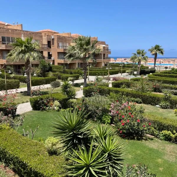 396 Blumar Chalet North Coast Sidi-abdelrahman families & couples only, hotel in El Alamein