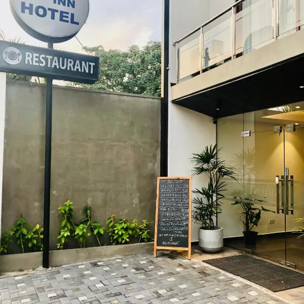 Tropic Inn - Mount Lavinia: Mount Lavinia şehrinde bir otel