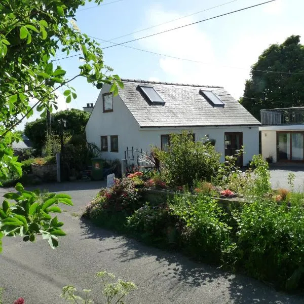 Gwyndaf Holiday Cottage, hotel em Llangoed