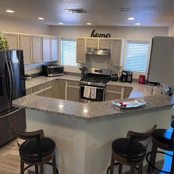 Spacious, comfortable & relaxing home 4, hotel in Las Cruces