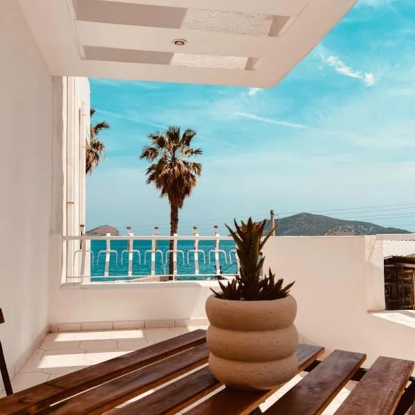 Bluehouse, hotel v destinaci Porto Rafti