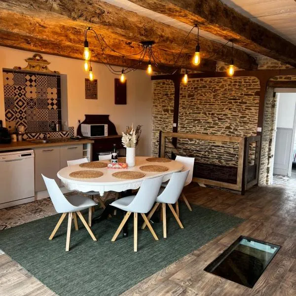 Domaine de la Ville Chérel, maison en pierre, hotel in Pontorson