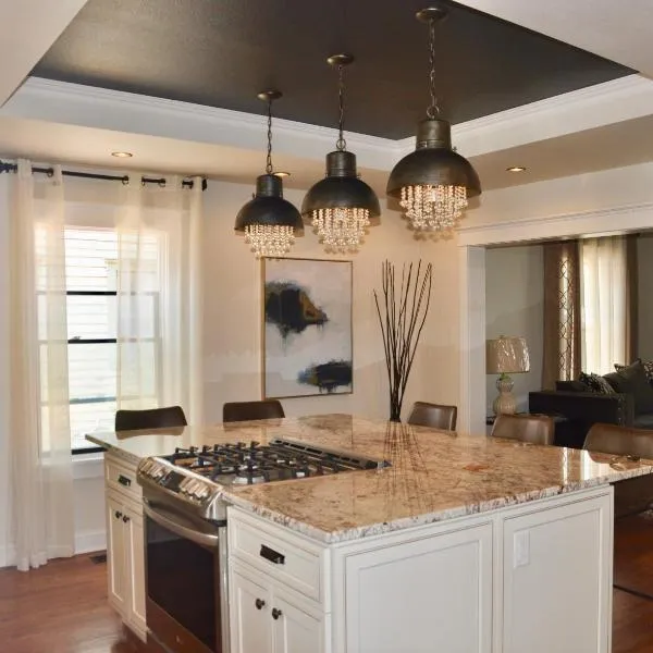 Luxury Home w/ Private Patio Mins away from DT RC, hotel in Rapid City