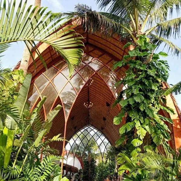 Tropical Temple Siargao Resort, hotel v destinaci General Luna