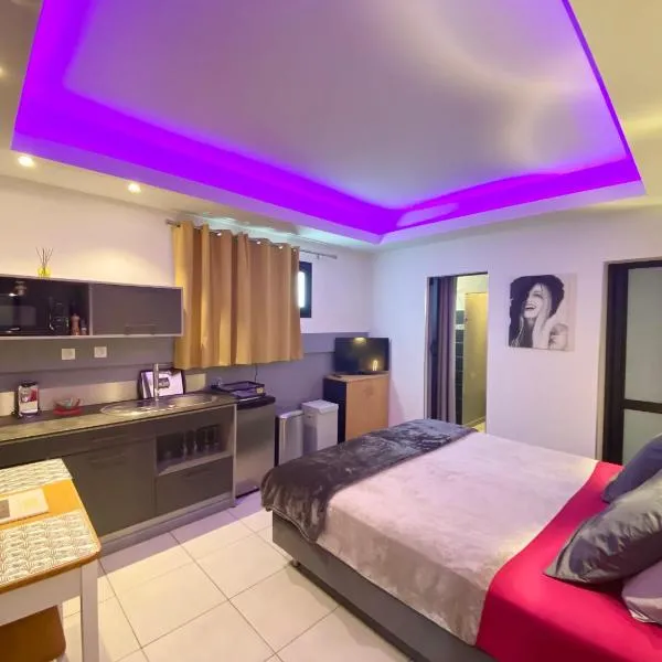 Hostal 170 Room 14 Service Appartement، فندق في لو تامبون