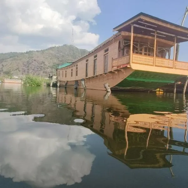Houseboat Pride of India, hotel en Srinagar