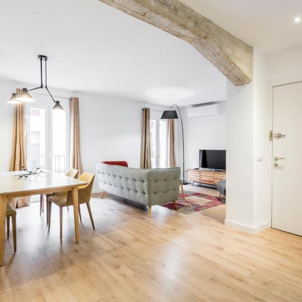 Modern & Chic 2BR/2BA apartment in trendy Chueca