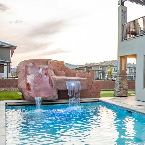 The Pad Spacious Luxury Retreat Sleeps 23, Private Pool, Spa, Game Room and More, hotel in Hurricane