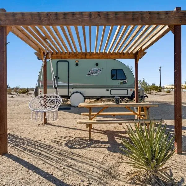 JT Village Campground - Lil Miss Daisy, hotel in Joshua Tree