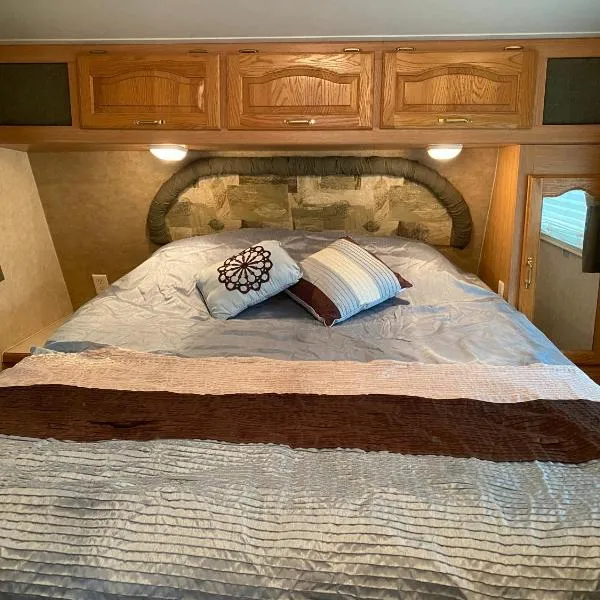 Comfortable RV in a farm, hotel in Nanoose Bay