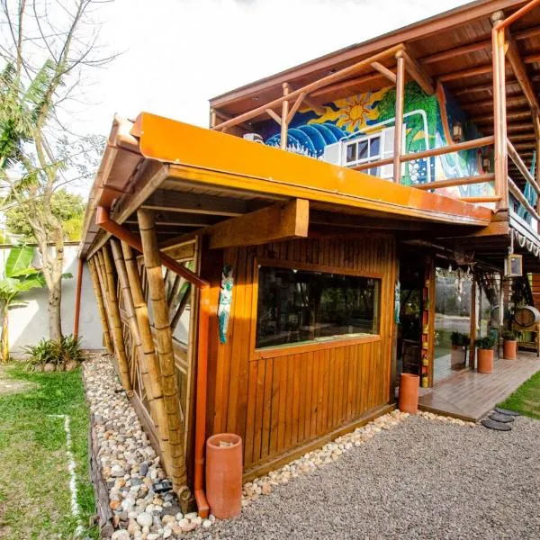 Hostel Quintal do Rosa, hotel in Praia do Rosa