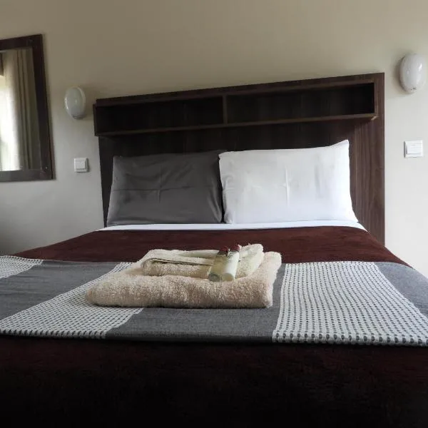 2 bedroomed apartment with en-suite and kitchenette - 2071, hotel v destinaci Harare
