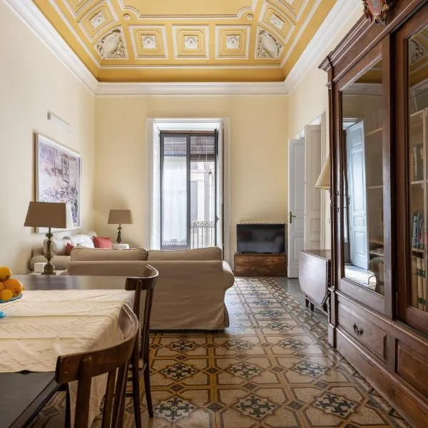 Catania City Center Historical Building Home, hotel in Catania