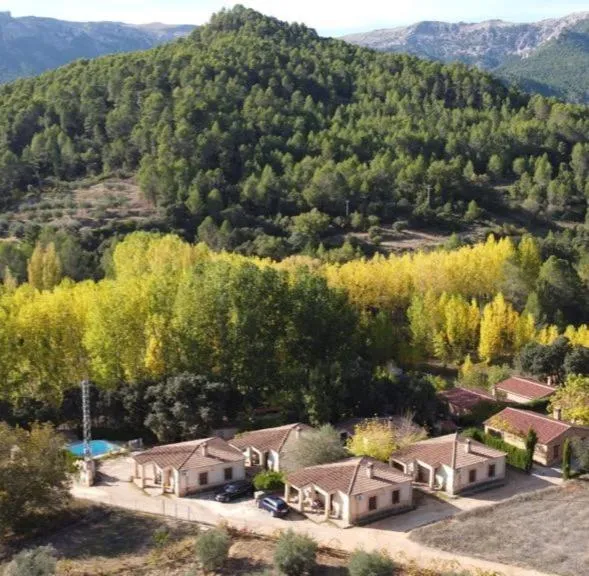 Casas rurales amable- yeste, hotel in Cortijo Prados