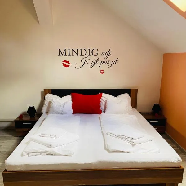 R-Andi fészek, hotel v Budapešti