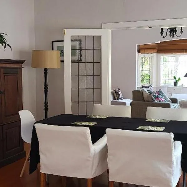 Innes Road Durban Accommodation 2 Bedroom Private Unit A, hotel in Durban