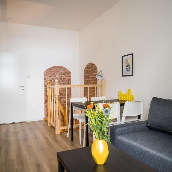 Spacious Apartment in Berlin Mitte for 6, Berlín