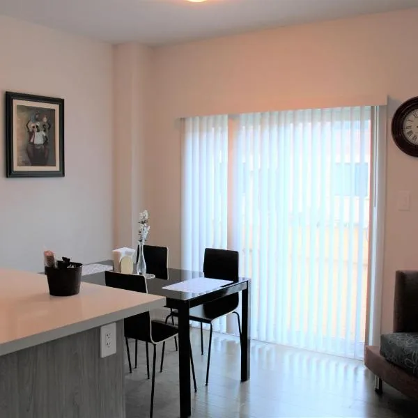 Modern Town House Barrie South, hotel v destinaci Barrie