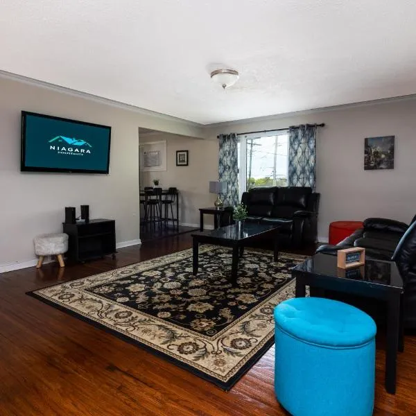 Large 7BR,4BA, Short walk to Niagara Falls, hotel in Niagara Falls