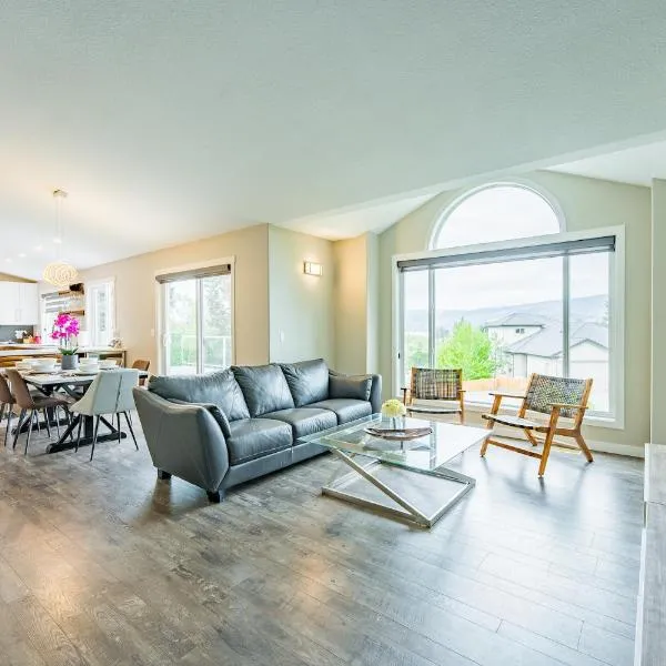 Cozy 5BD House in North Mission Crawford, hotel sa Kelowna