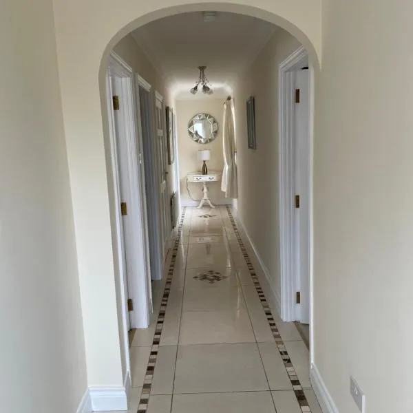 Hillside House- Pine View, hotel in Ballinamuck