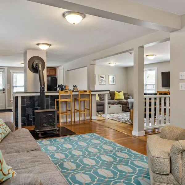 The Brew House - 2nd Floor Private Apartment, hotel in Portland