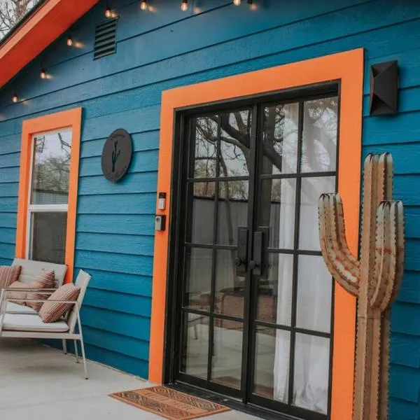 Saguaro at Cactus Flower-HOT TUB-Pet Friendly-No Pet Fees!, хотел в Албакърки