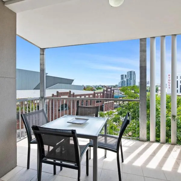 Artsy Destination Compact & Cosy 2 BR Apart at Valley，位于布里斯班的酒店