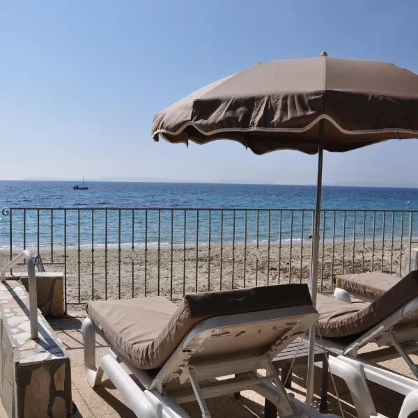 Hotel de la Plage – hotel w mieście Le Lavandou