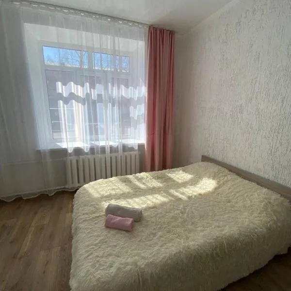 Квартира-студия недорого напротив парка Металлургов, hotel in Ustʼ-Kamenogorsk