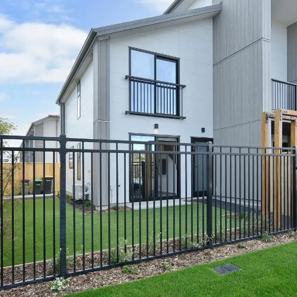 Sea air and Sandy Beach, beautiful 1 bed 1 bath, hotel in Christchurch