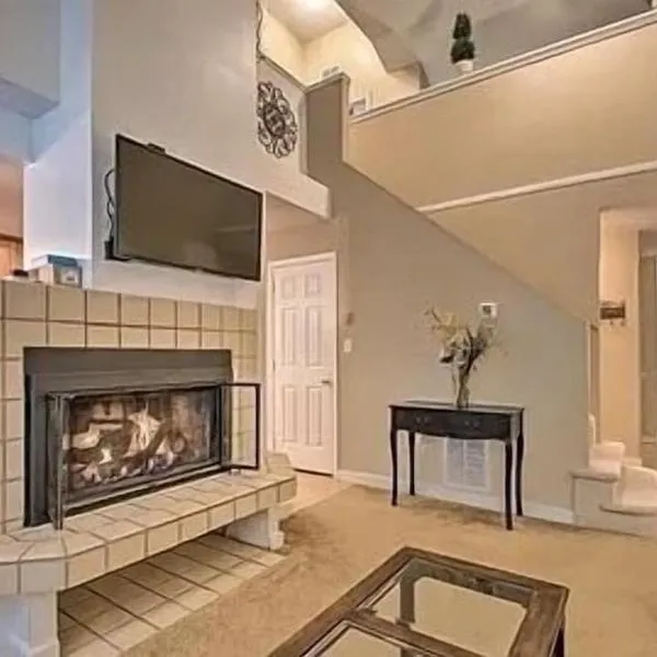 Beautiful Lake Harmony Townhouse at Big Boulder Lake and Ski Area, hotel in Lake Harmony