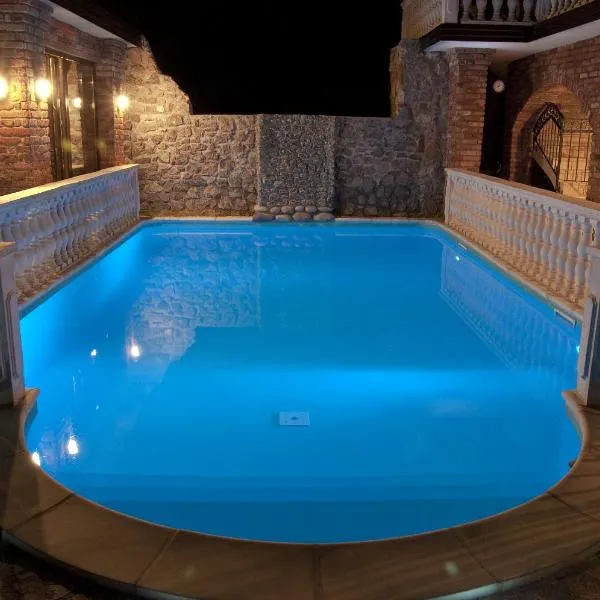 Casa Oasa - Boutique rooms, Gourmet Pizza & Cocktail Bar, ξενοδοχείο σε Marezige