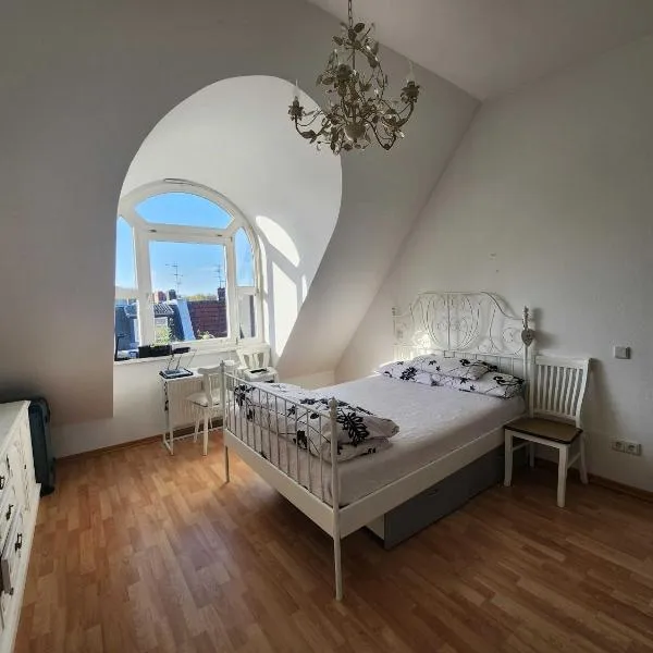 One Private room available in a two room apartment in Tegel, Berlin, hotel v Berlíně